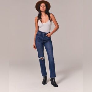 Hollister| Distressed Ultra Hi-Rise Ankle Mom Jean